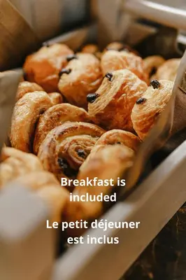 Options de petit-déjeuner proposées aux clients de l'établissement Hôtellerie L'Enclos Rey