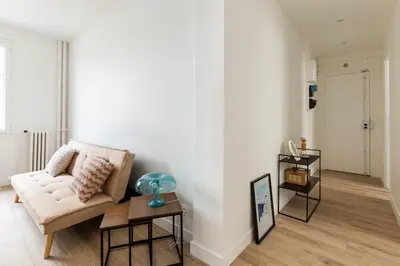 Coin salon dans l'établissement 2 pièces-Moderne-Proche Paris
