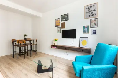 Télévision ou salle de divertissement dans l'établissement 2 pièces-Moderne-Proche Paris