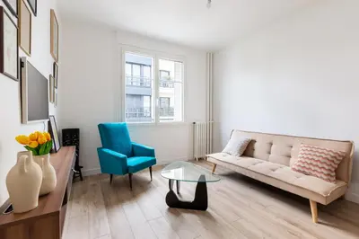 Coin salon dans l'établissement 2 pièces-Moderne-Proche Paris