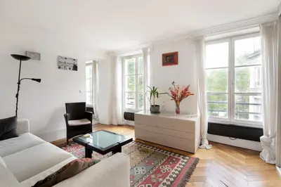 Coin salon dans l'établissement GuestReady - Séjour Chic au Cœur de Paris