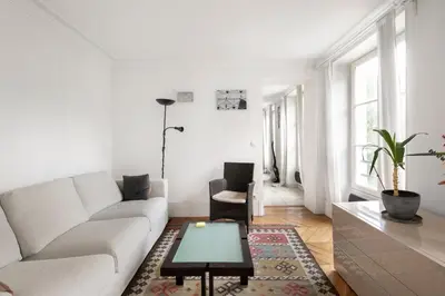 Coin salon dans l'établissement GuestReady - Séjour Chic au Cœur de Paris
