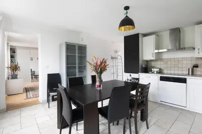 Cuisine ou kitchenette dans l'établissement GuestReady - Séjour Chic au Cœur de Paris