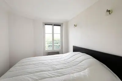Un ou plusieurs lits dans un hébergement de l'établissement GuestReady - Séjour Chic au Cœur de Paris