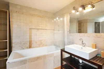 Salle de bains dans l'établissement GuestReady - Séjour Chic au Cœur de Paris