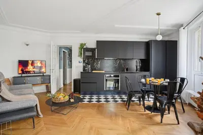 Cuisine ou kitchenette dans l'établissement Magnifique appartement au cœur du XVIIIème