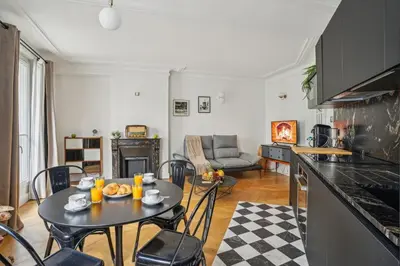 Cuisine ou kitchenette dans l'établissement Magnifique appartement au cœur du XVIIIème