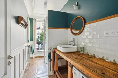 Cuisine ou kitchenette dans l'établissement Magnifique appartement au cœur du XVIIIème