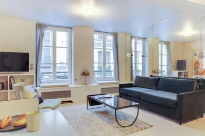 Coin salon dans l'établissement GuestReady - Appt d'architecte dans le Marais