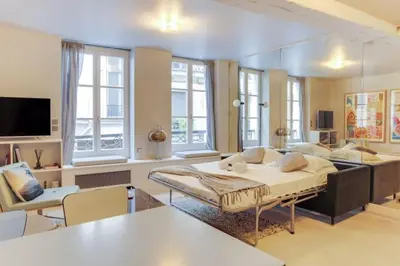 Coin salon dans l'établissement GuestReady - Appt d'architecte dans le Marais