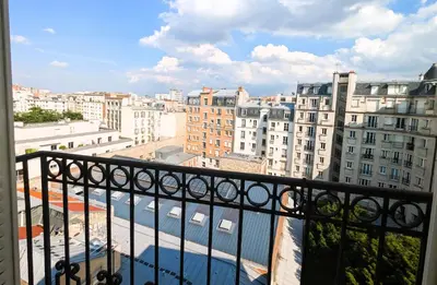 Balcon ou terrasse dans l'établissement Appart coquet avec vue - Alesia