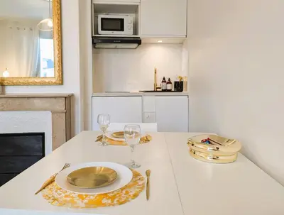 Cuisine ou kitchenette dans l'établissement Appart coquet avec vue - Alesia
