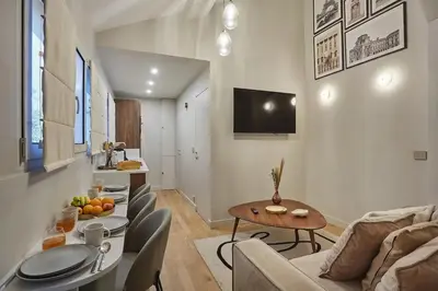Télévision ou salle de divertissement dans l'établissement Place de la Bastille Cozy and Modern 2BD