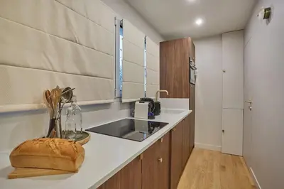 Cuisine ou kitchenette dans l'établissement Place de la Bastille Cozy and Modern 2BD