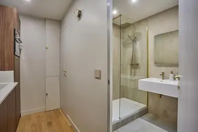 Salle de bains dans l'établissement Place de la Bastille Cozy and Modern 2BD