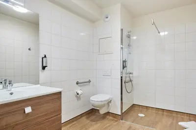 Salle de bains dans l'établissement Appart'hôtel - Paris Levallois Maurice Ravel