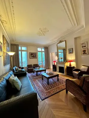 Coin salon dans l'établissement Champs Elysée Prestige Apartment