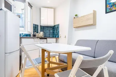 Cuisine ou kitchenette dans l'établissement GuestReady - Sérénité au Cœur de Paris