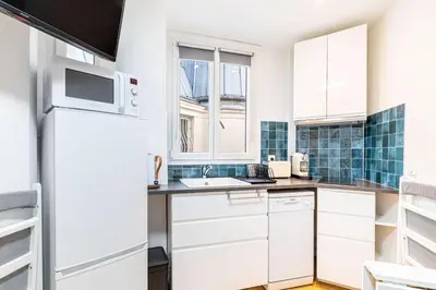 Cuisine ou kitchenette dans l'établissement GuestReady - Sérénité au Cœur de Paris