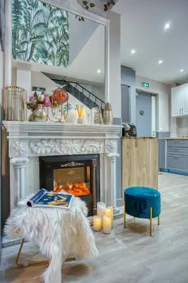 Cuisine ou kitchenette dans l'établissement Elegant Triplex in Paris - Ideal for 10 - Aircon