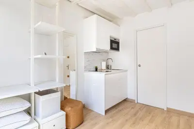 Cuisine ou kitchenette dans l'établissement GuestReady - Charmant studio lumineux à Paris