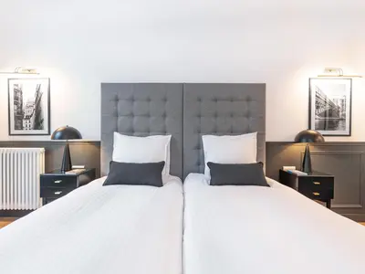 Un ou plusieurs lits dans un hébergement de l'établissement LivinParis - Luxury AC 3 Bedrooms Le Louvre I