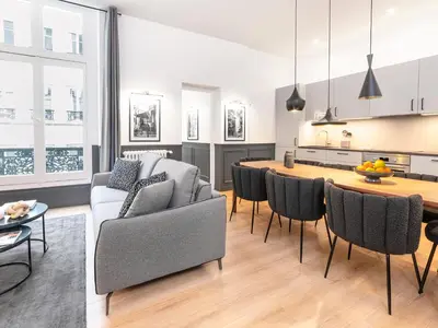 Coin salon dans l'établissement LivinParis - Luxury AC 3 Bedrooms Le Louvre I