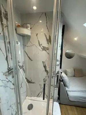 Salle de bains dans l'établissement Super logement à Paris !