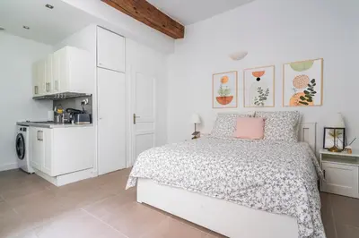 Un ou plusieurs lits dans un hébergement de l'établissement Apart Merryland Paris Châtelet