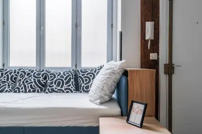 Un ou plusieurs lits dans un hébergement de l'établissement Apart Merryland Paris Châtelet