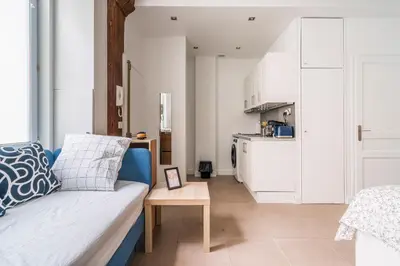 Cuisine ou kitchenette dans l'établissement Apart Merryland Paris Châtelet