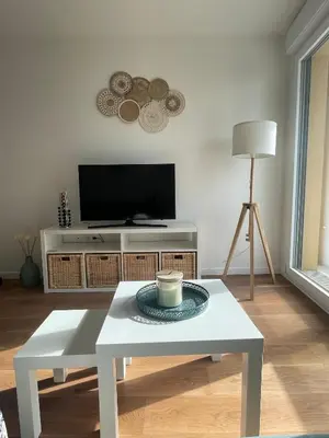 Télévision ou salle de divertissement dans l'établissement New & serene II 1 bedroom appartement near La Défense Paris Parking and Fibre