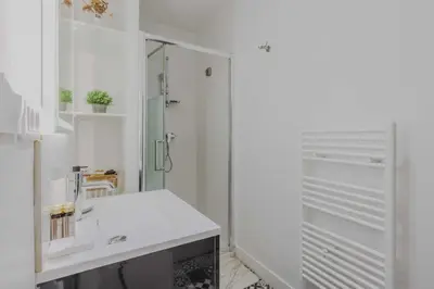 Salle de bains dans l'établissement Charming apartment - 1BD-4P - Gare du Nord