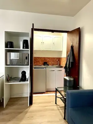 Cuisine ou kitchenette dans l'établissement Anthony's Residence