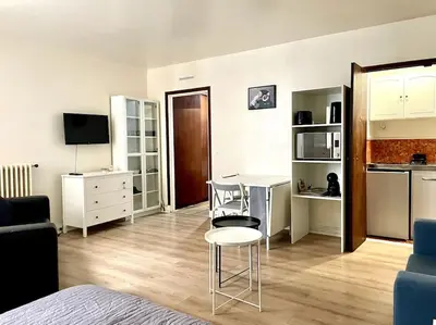 Télévision ou salle de divertissement dans l'établissement Anthony's Residence