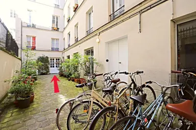 Vélo sur le terrain de l'établissement Appart Faubourg St Denis 4 personnes ou dans les environs