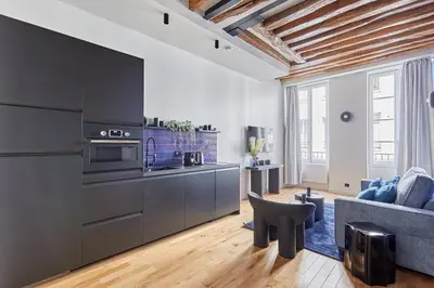 Cuisine ou kitchenette dans l'établissement Charming apartment 1 bedroom by Studio Prestige
