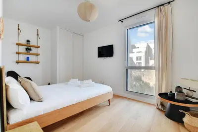 Un ou plusieurs lits dans un hébergement de l'établissement Pick A Flat's Apartments with Terrace in Clichy - Boulevard Jean-Jaures