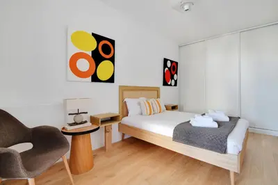 Un ou plusieurs lits dans un hébergement de l'établissement Pick A Flat's Apartments with Terrace in Clichy - Boulevard Jean-Jaures
