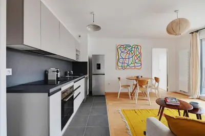 Cuisine ou kitchenette dans l'établissement Pick A Flat's Apartments with Terrace in Clichy - Boulevard Jean-Jaures