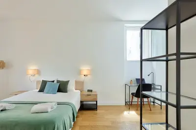 Un ou plusieurs lits dans un hébergement de l'établissement Splendid Apartment in the Heart of the Chic 16th