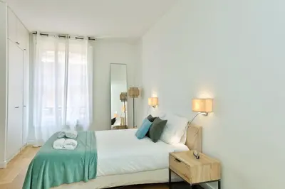Un ou plusieurs lits dans un hébergement de l'établissement Splendid Apartment in the Heart of the Chic 16th