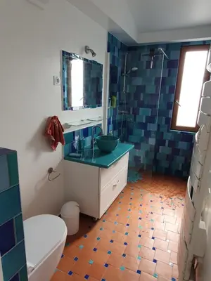 Salle de bains dans l'établissement Appartement 5 chambres au dernier étage