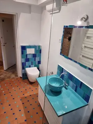 Salle de bains dans l'établissement Appartement 5 chambres au dernier étage