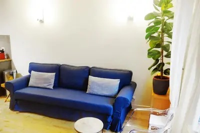 Coin salon dans l'établissement Bel appartement en plein Montmartre idéal pour 2 à 4 personnes