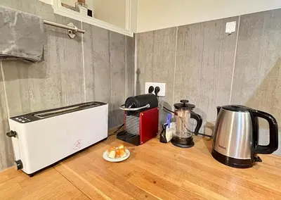 Cuisine ou kitchenette dans l'établissement Bel appartement en plein Montmartre idéal pour 2 à 4 personnes