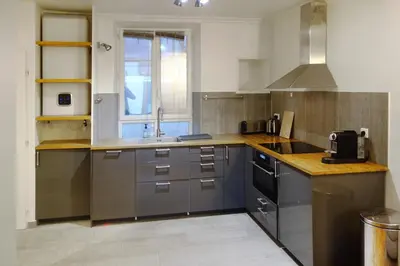 Cuisine ou kitchenette dans l'établissement Bel appartement en plein Montmartre idéal pour 2 à 4 personnes