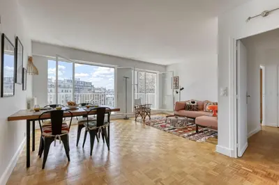 Coin salon dans l'établissement Light & Warm Flat with Balcony - Heart of Paris 15