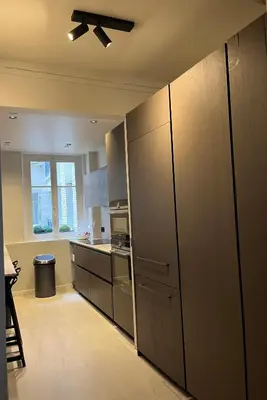 Cuisine ou kitchenette dans l'établissement Appart PARIS 16 Auteuil-Passy Standing neuf 2ch 2sdb 2wc