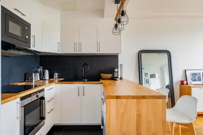 Cuisine ou kitchenette dans l'établissement Modern Design 1 BR near Parc des Princes